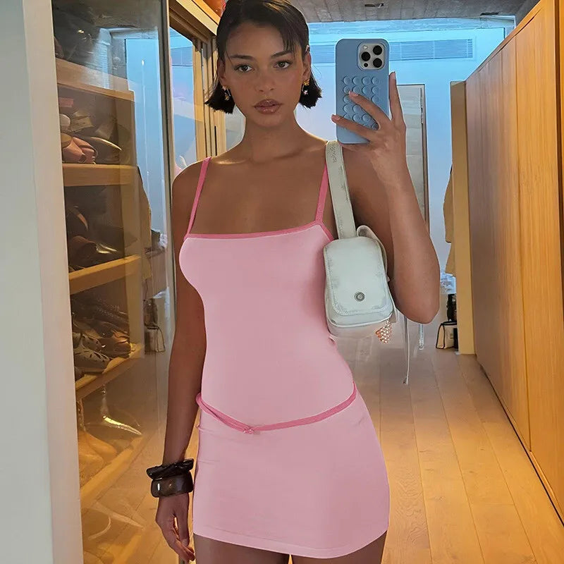 שמלת מיני צמודה בעיטור חגורה דקה - LOLI