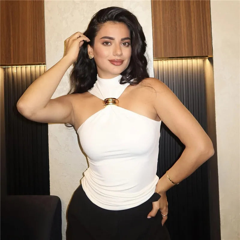 טופ גופייה בעיצוב גולף בעיטור אבזם - מויה