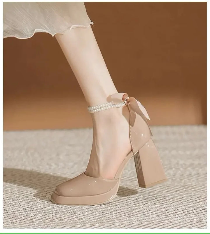 Shiny leatherette heels with pearls and bow tie - Vivienne