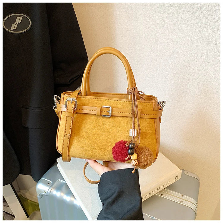 Suede bag with retro design + accessories