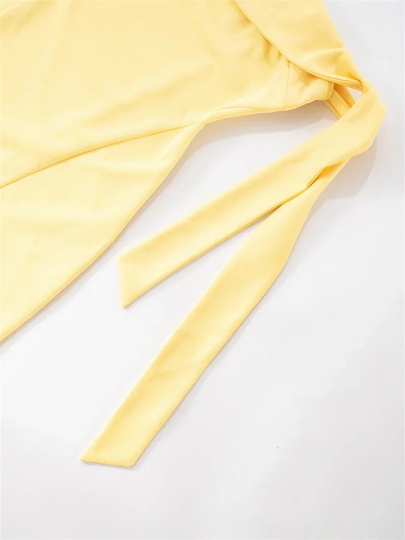 שמלת מיני בגזרת A כתפיים חשופות בעיטור קשירה - שלי