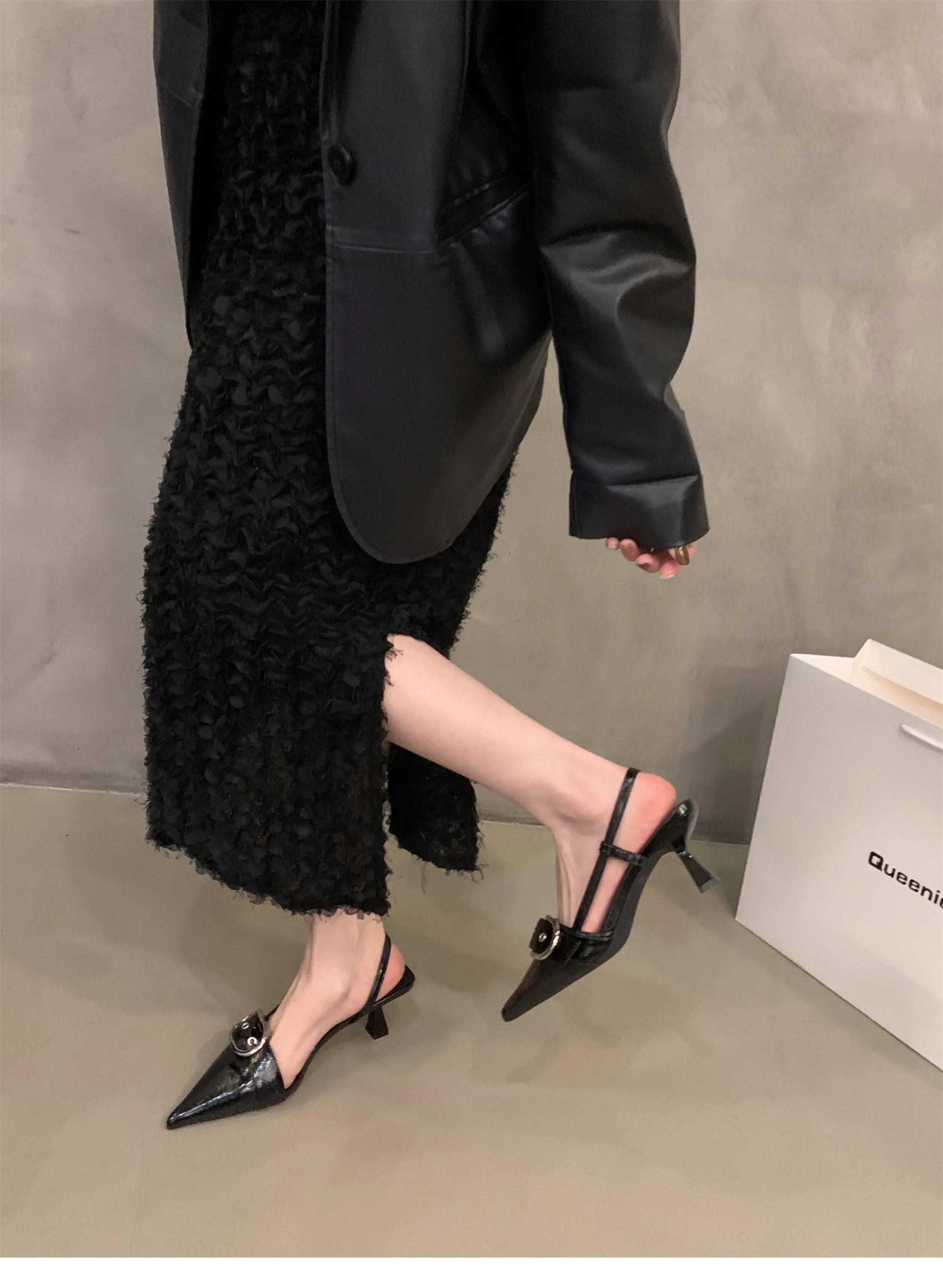 נעלי עקב שפיץ דמוי עור בעיטור חגורת אבזם - פנלופה