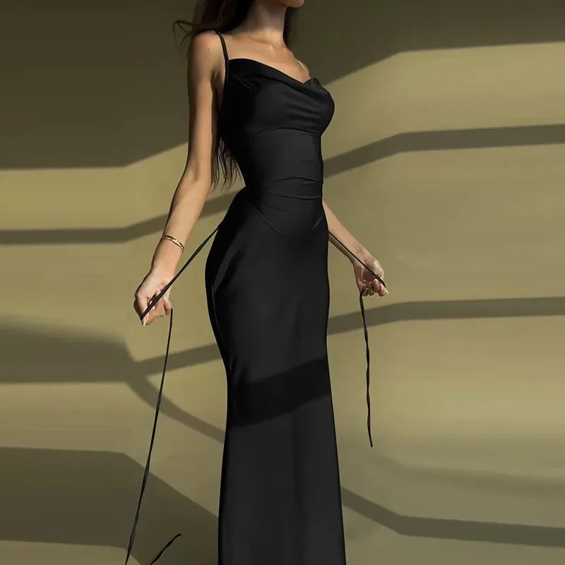 שמלת מקסי סאטן אלגנטית קשירה בגב להצמדה במותן - זוהר