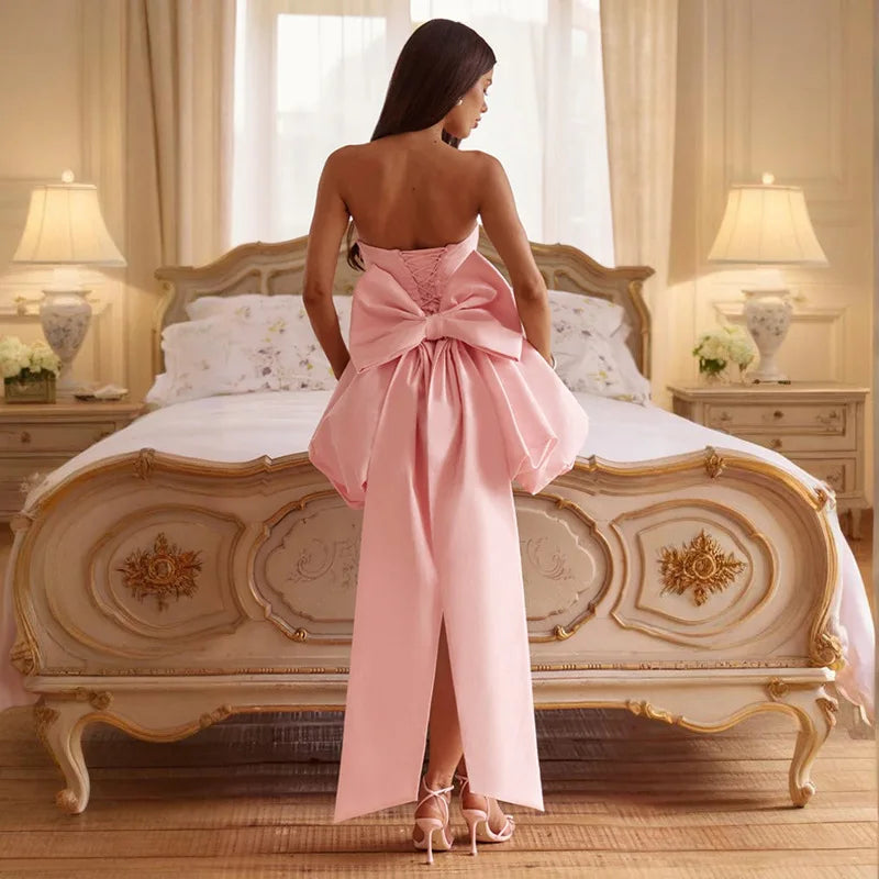 שמלת מיני סטרפלס סאטן בגזרת בלון בעיטור פפיון - נינה