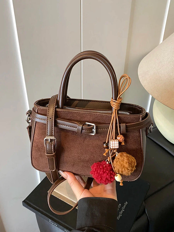 Suede bag with retro design + accessories