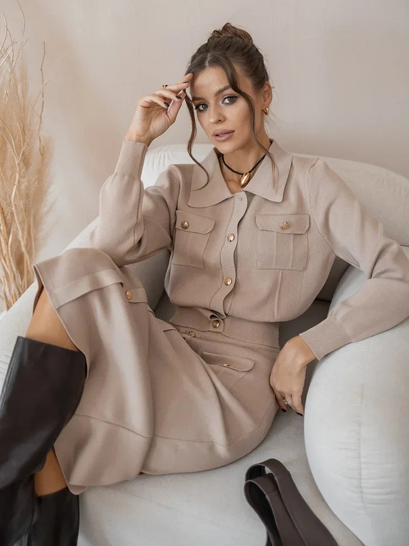 סט סרוג חולצה וחצאית מידי בעיטור כפתורים וכיסים - Danna