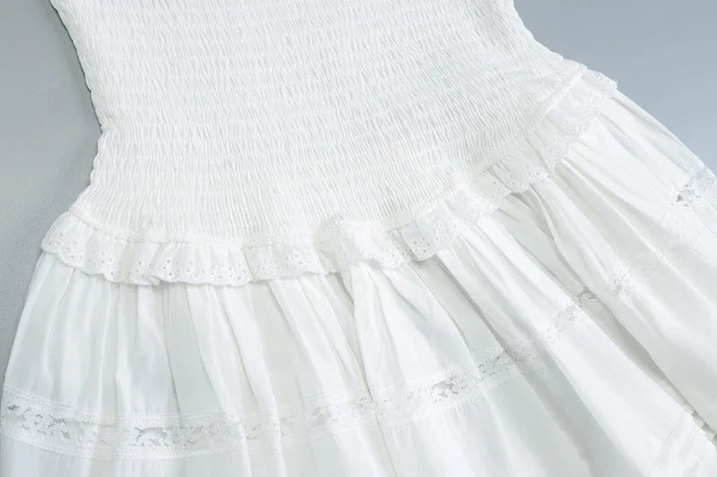 שמלת מיני סטרפלס בגזרת A בעיצוב כיווצים בעיטור תחרה - לאבין