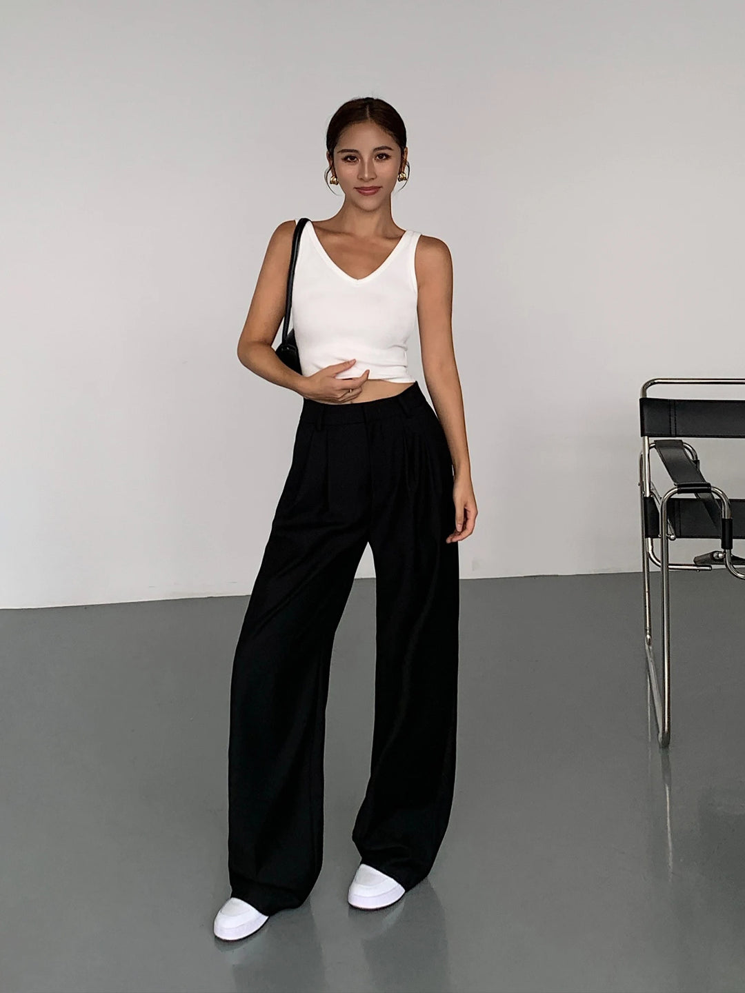 High-waisted tailored pants in a LOOSE design