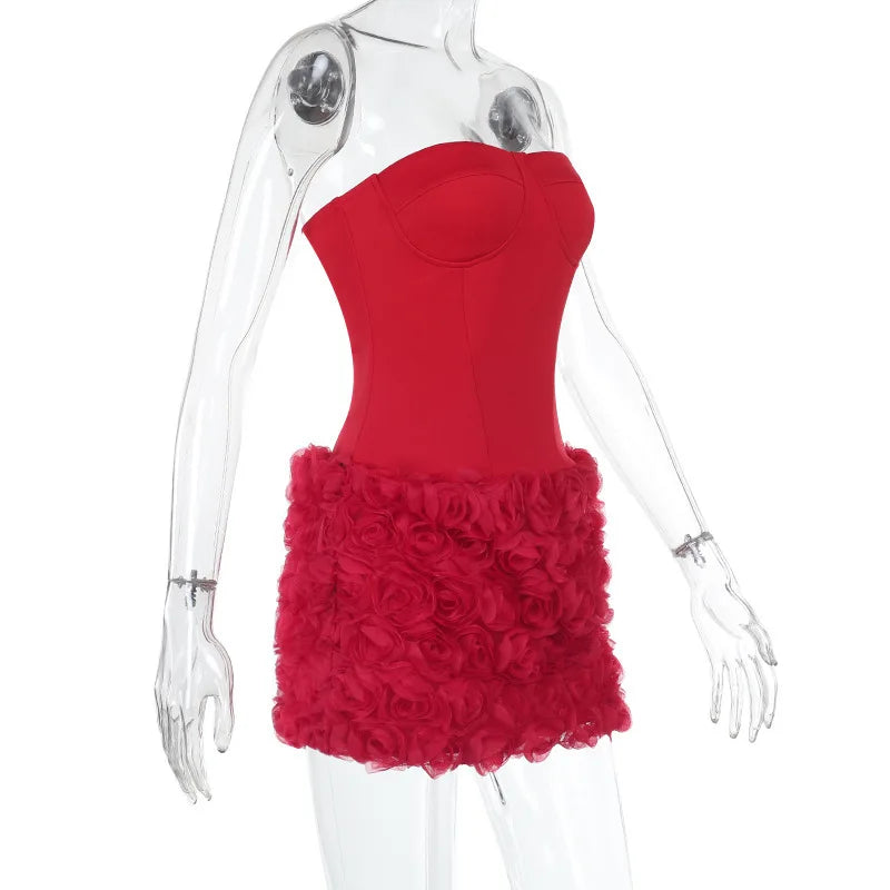 שמלת מיני סטרפלס בעיצוב מחוך וחצאית פרחים 3D - Loretta