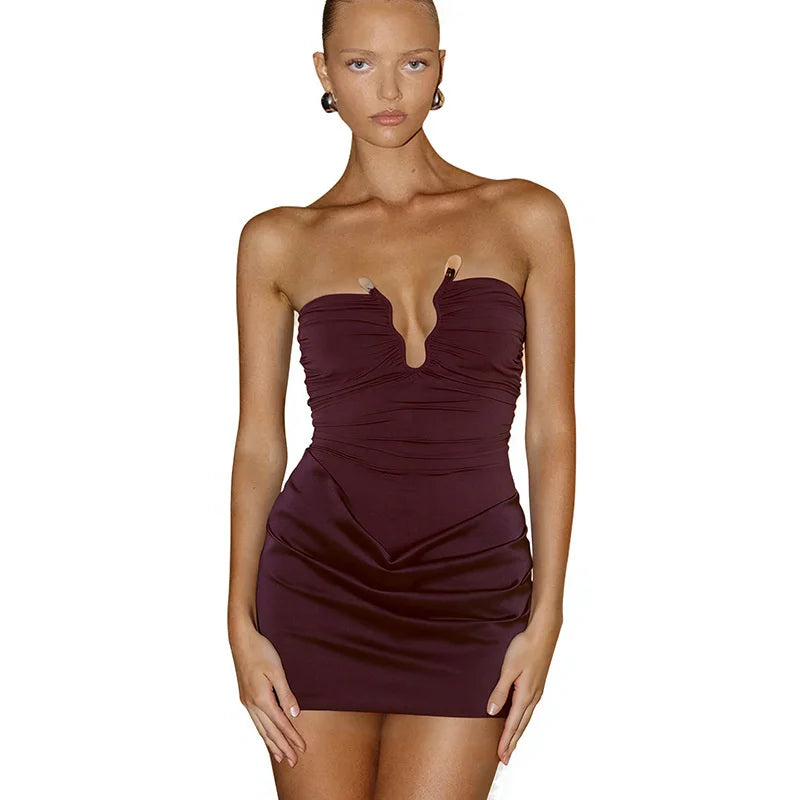 Strapless mini dress in a pleated satin design with buckle decoration - Easy