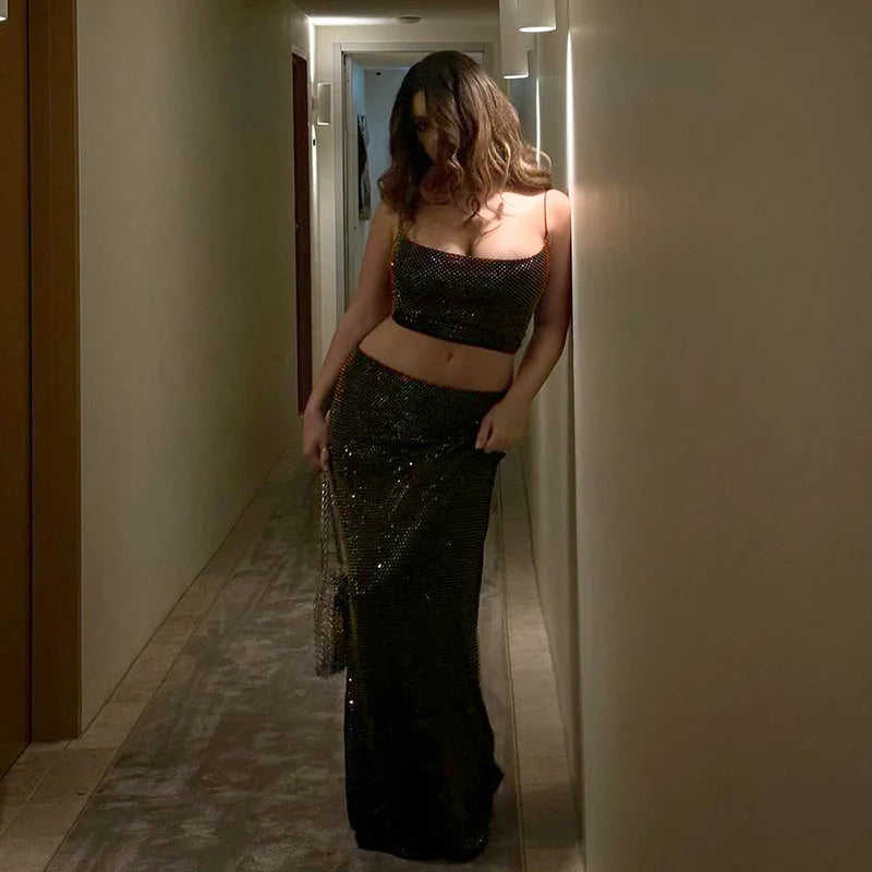 סט שני חלקים חצאית מקסי וטופ בעיטור זרקונים מנצנצים - שייני