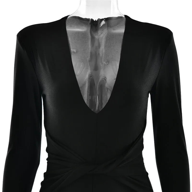 אוברול צמוד ארוך בד מחטב בעיצוב מחשוף V עמוק בעיטור קרוס - לייני