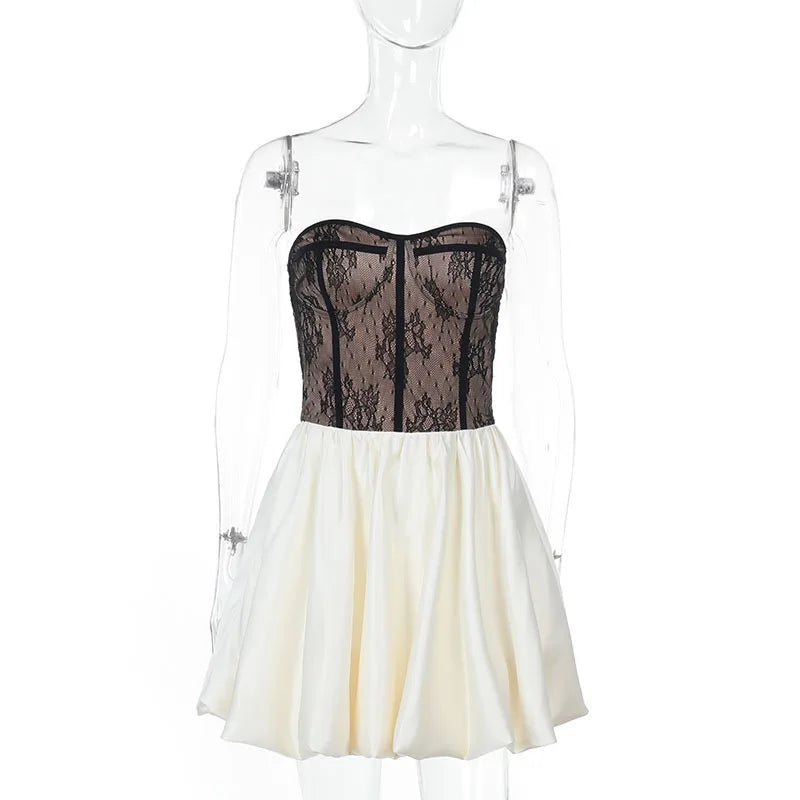 שמלת מיני סטרפלס בגזרת בלון בעיצוב מחוחך תחרה - Amari