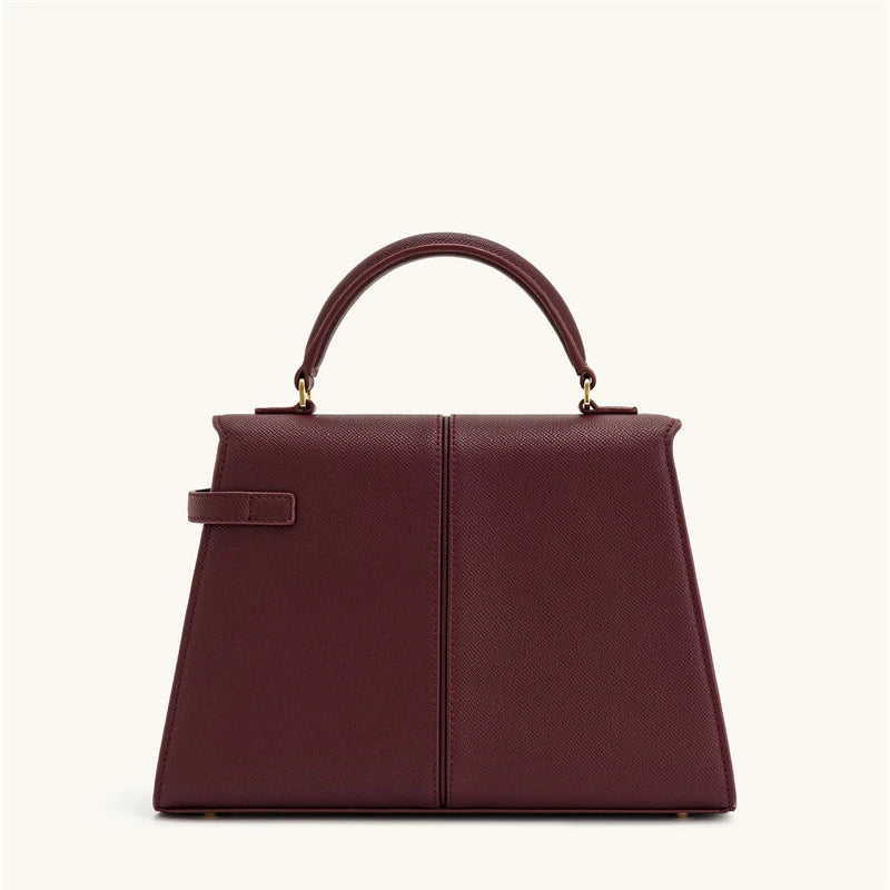 Leather bag with luxury design
