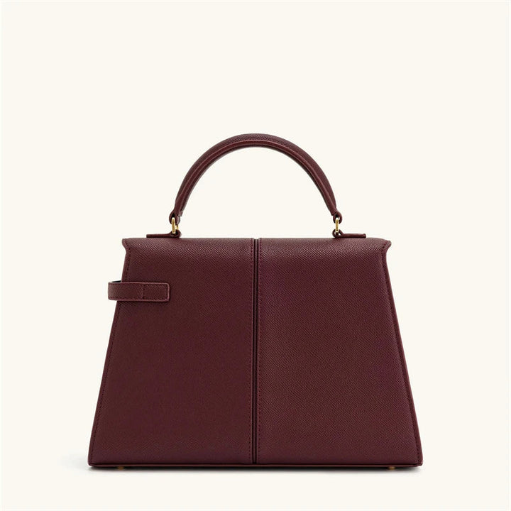 Leather bag with luxury design