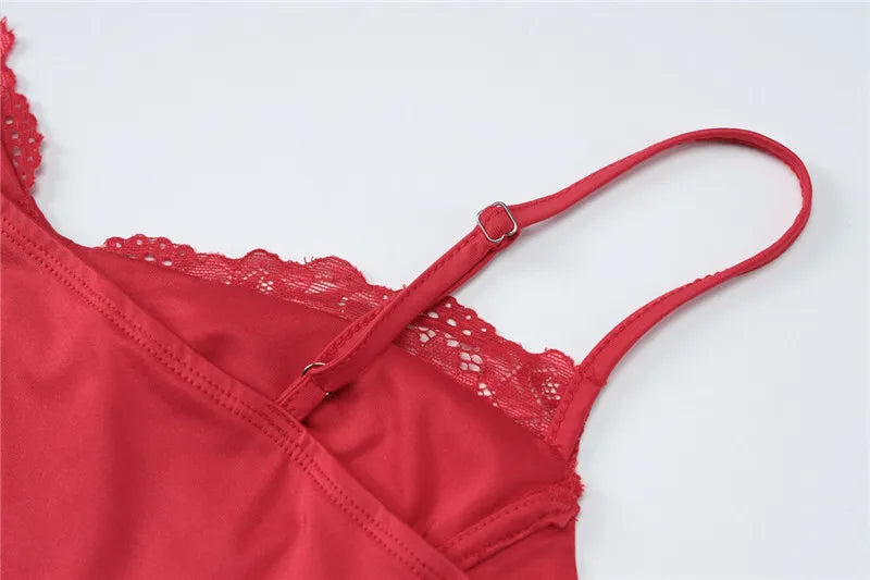 שמלת מיני צמודה בעיטור תחרה - אליס