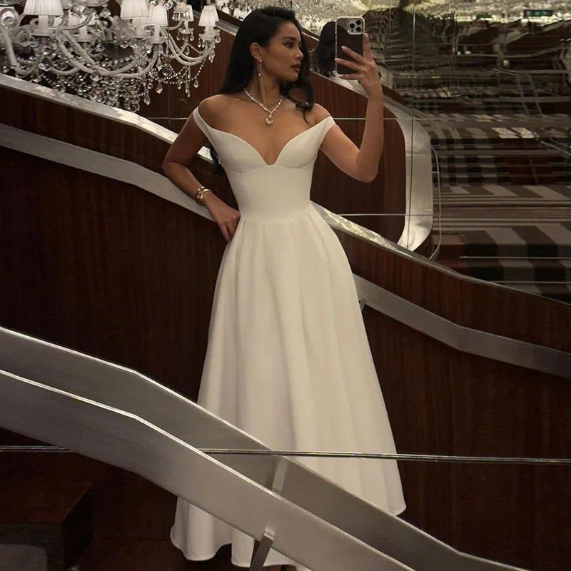 שמלת מקסי בגזרת A כתפיים חשופות גב פתוח - אל