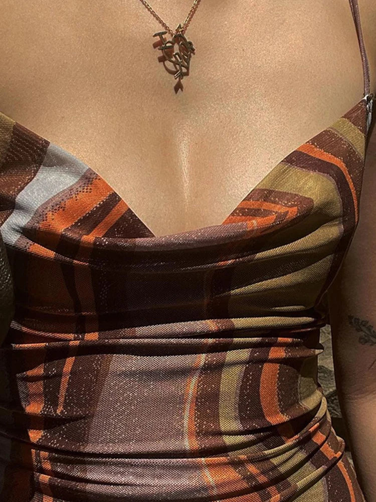 שמלת מיני קשירות בגב בהדפס מיוחד - צ'אין