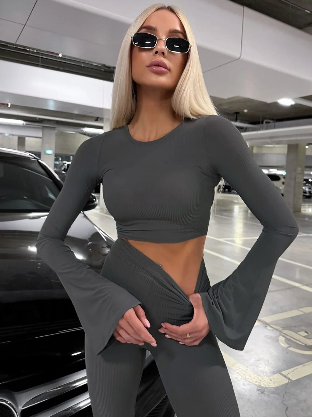 סט שני חלקים סרוג מכנסי פדלפון וחולצת בטן שרוולי פעמון - Zuri