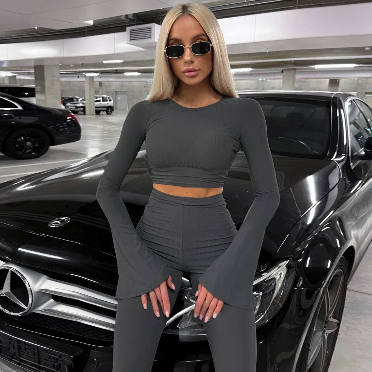 סט שני חלקים סרוג מכנסי פדלפון וחולצת בטן שרוולי פעמון - Zuri