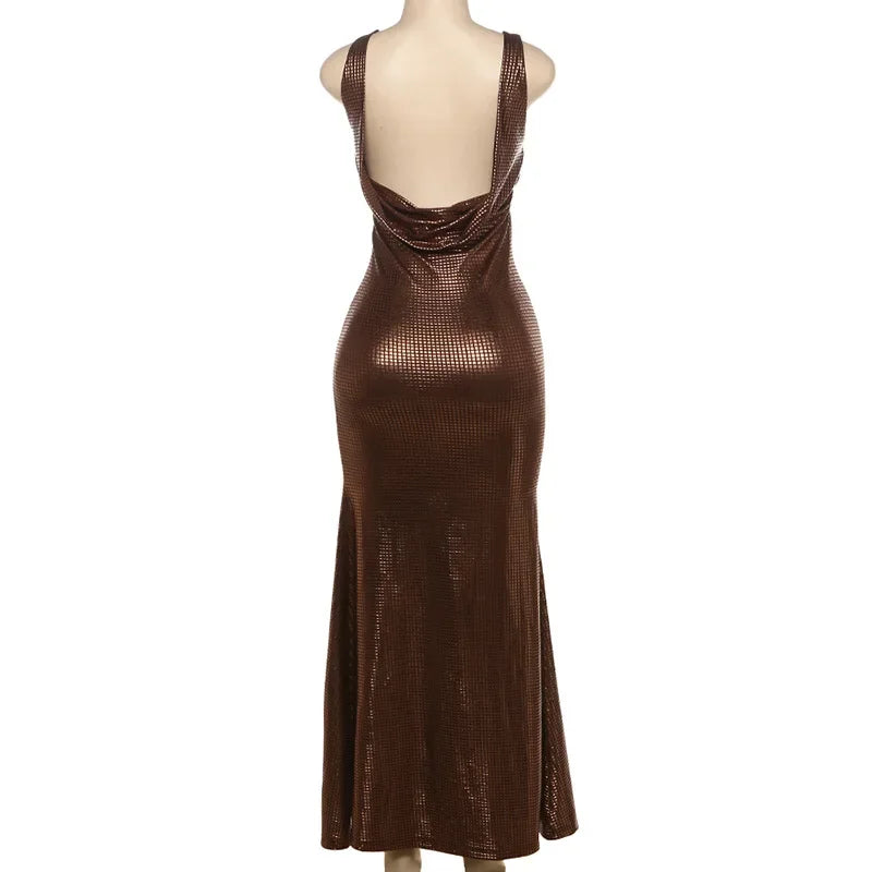 שמלת מקסי צמודה בעיטור ריבועים מנצנצים בעיצוב גב חשוף - Genesis