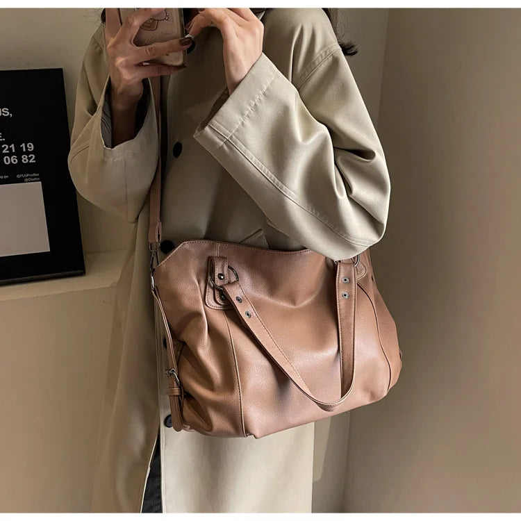 Retro design faux leather bag