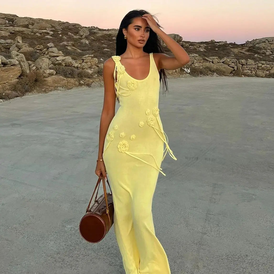 שמלת מקסי חוף סרוגה בעיטור אפליקציות פרחים - Holly