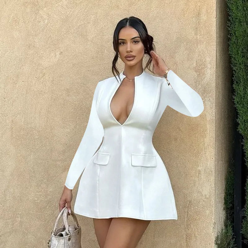 שמלת מיני בגזרת A מחשוף עמוק בעיטור כיסים - ביאנקה