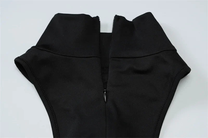 שמלת מיני קולר צווארון גולף בעיטור אבזם - איילין