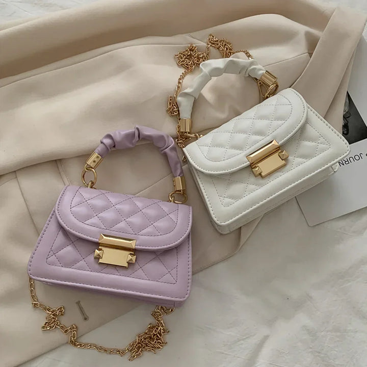 Faux leather handbag combined with chain strap