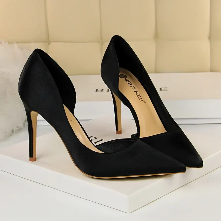 נעלי עקב משי סאטן שפיץ בעיצוב צד פתוח - רויה