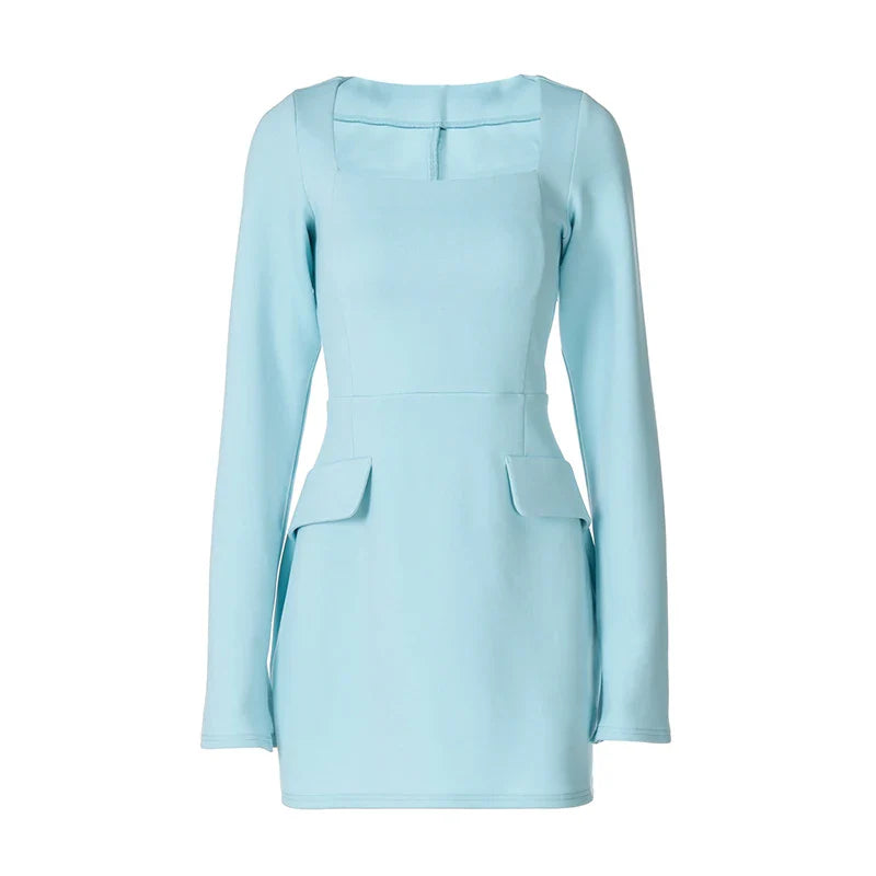 שמלת מיני מחויטת בגזרת A בעיצוב קשירה בגב להצמדה במותן בעיטור כיסים - יאר