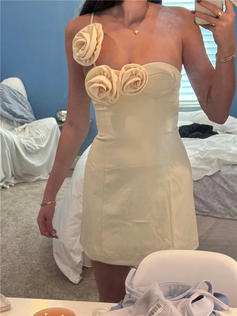 שמלת מיני בעיטור אפליקציות פרחים כתפיה אחת - Annika