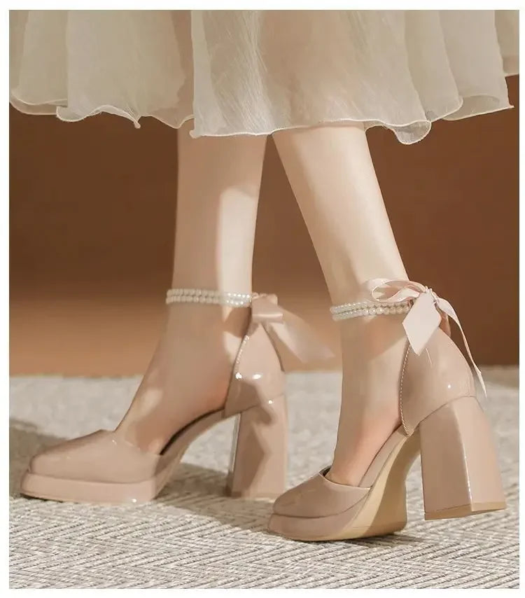 Shiny leatherette heels with pearls and bow tie - Vivienne