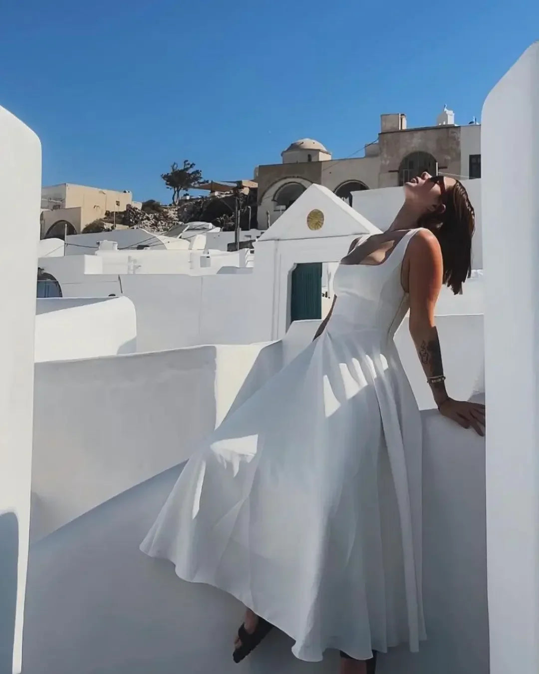 שמלת מידי סאטן בגזרת A - Violette