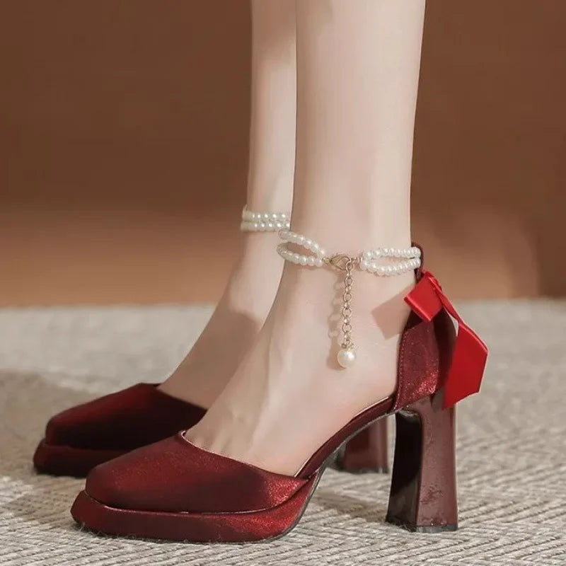 נעלי עקב קטיפה בעיטור פנינים ופפיון - ויטה