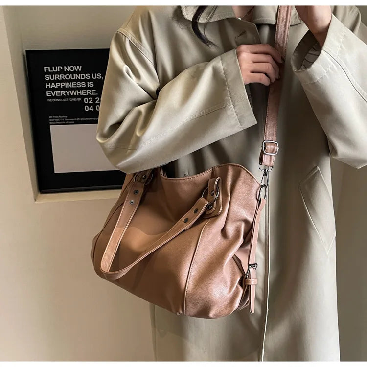 Retro design faux leather bag