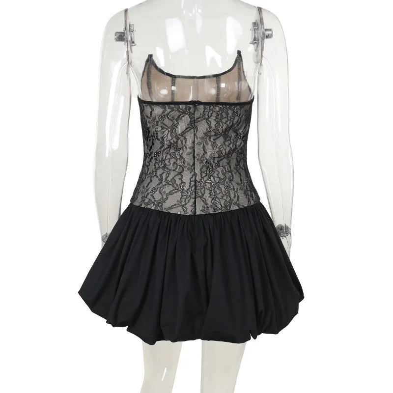 שמלת מיני סטרפלס בעיצוב מחוך בעיטור תחרה וחצאית בלון בגזרת קצפת - Mallory