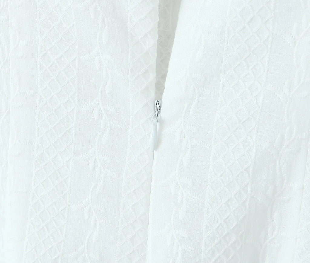 שמלת מיני בעיצוב רקמה בעיטור כפתורים - שקד