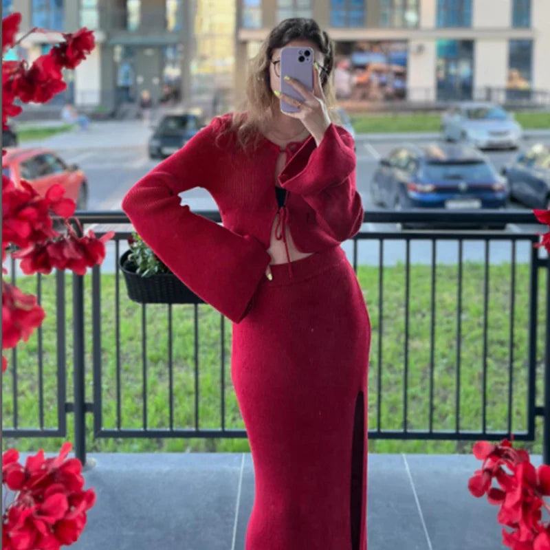 סט שני חלקים סרוג חצאית מקסי וחולצת קשירות - ימית