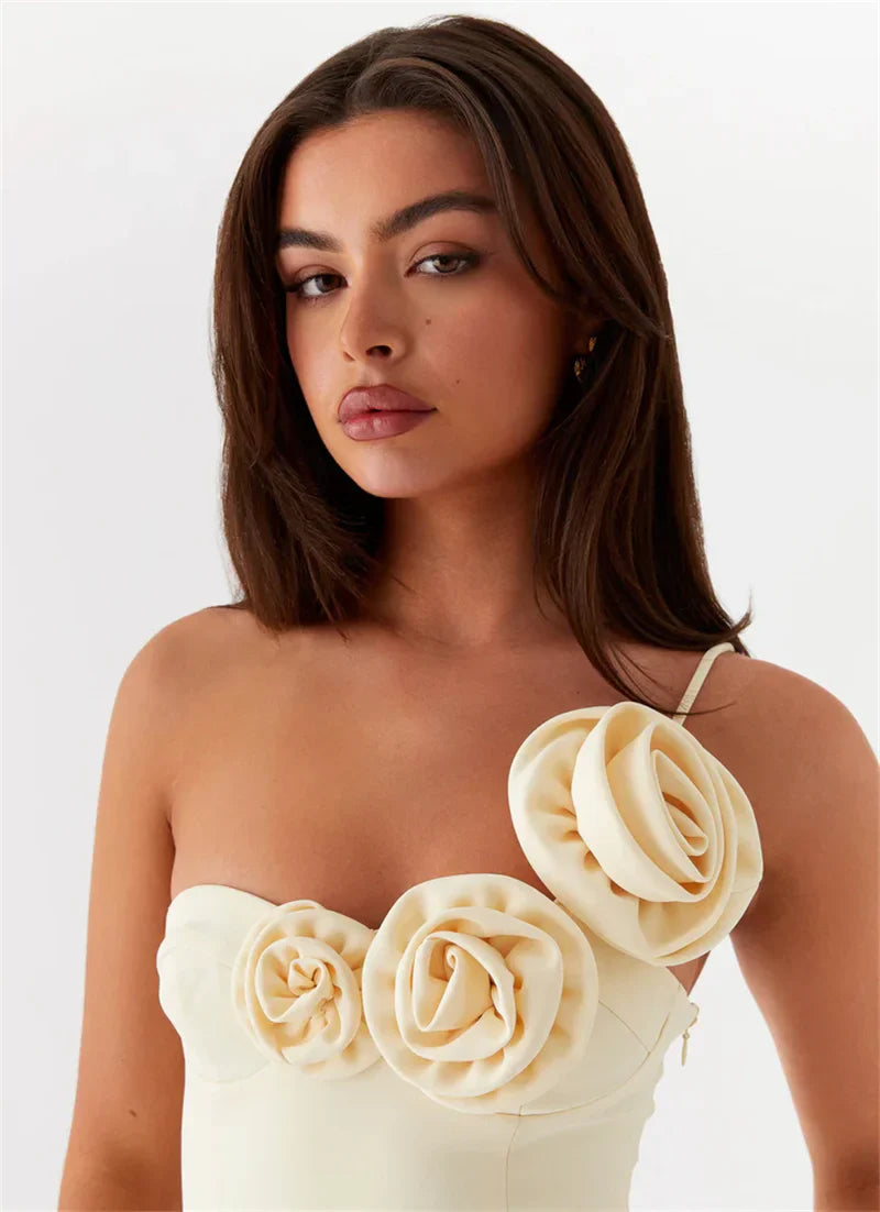 שמלת מיני בעיטור אפליקציות פרחים כתפיה אחת - Annika