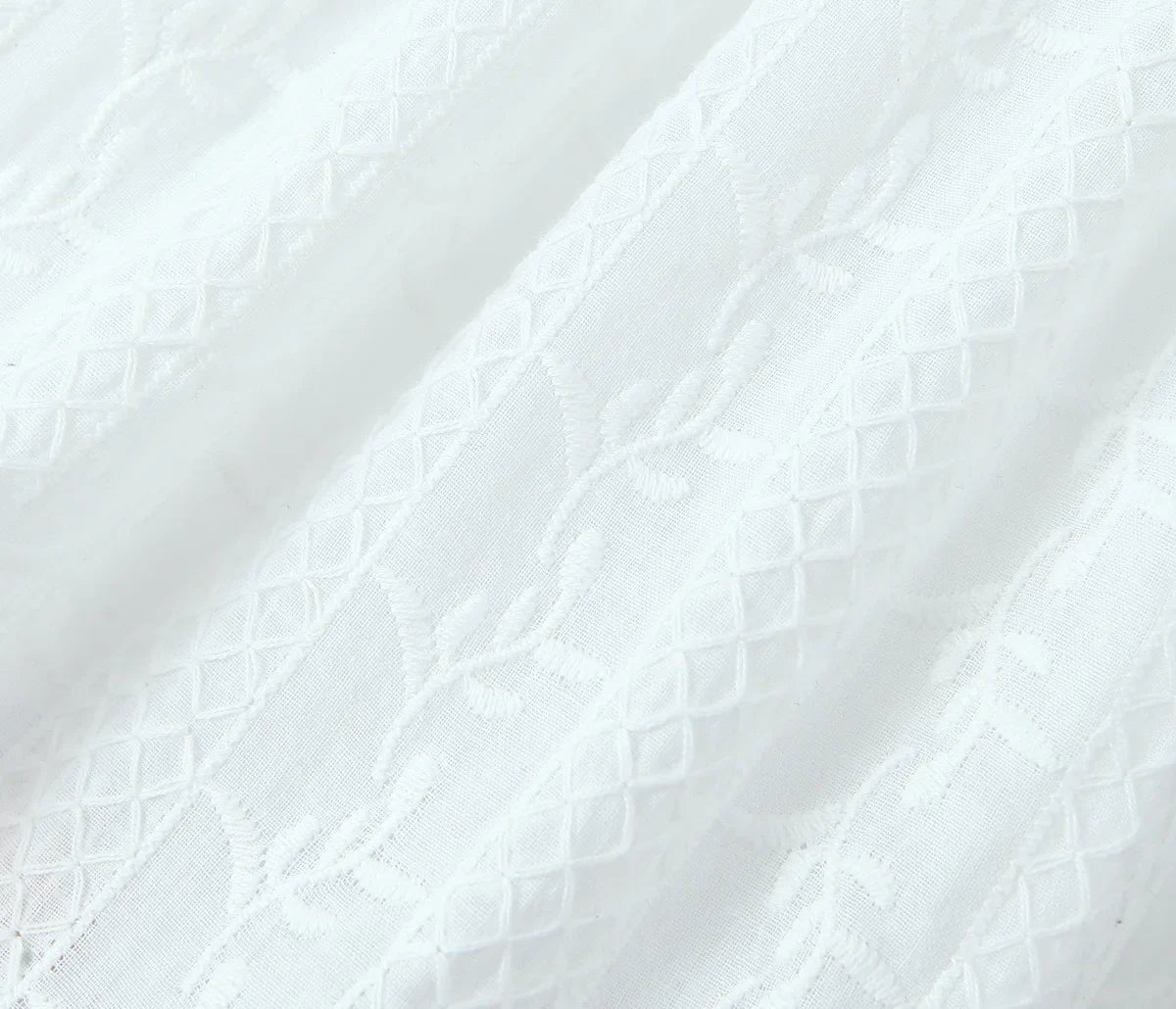 שמלת מיני בעיצוב רקמה בעיטור כפתורים - שקד