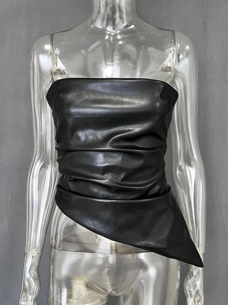 טופ סטרפלס דמוי עור בעיצוב אסימטרי - Jennifer