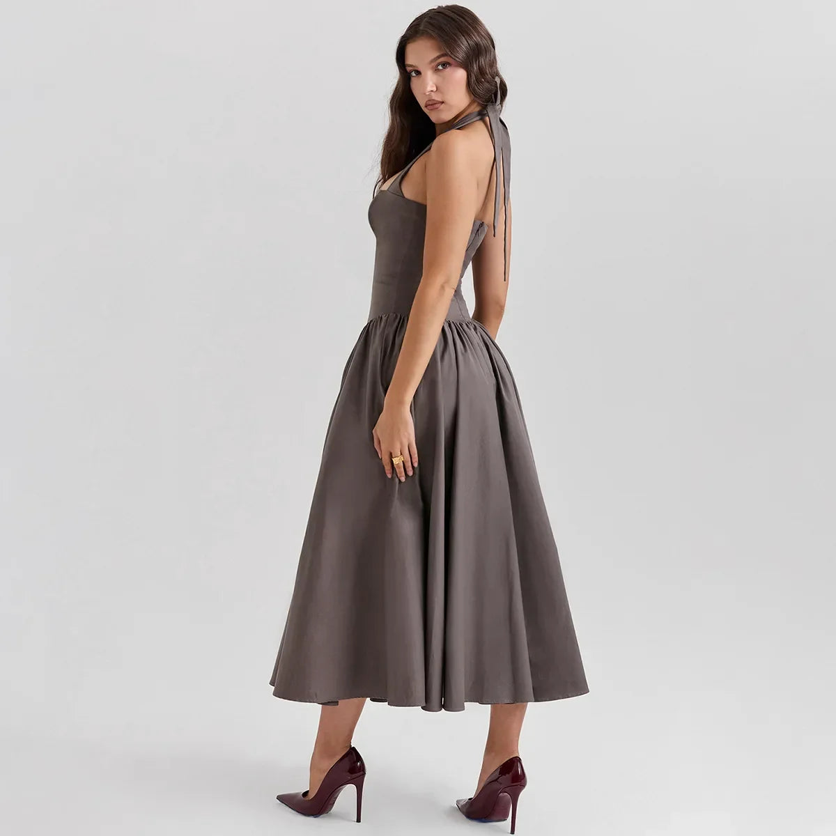 שמלת מידי בגזרת A בעיצוב מחוך קשירה בצוואר - טניה