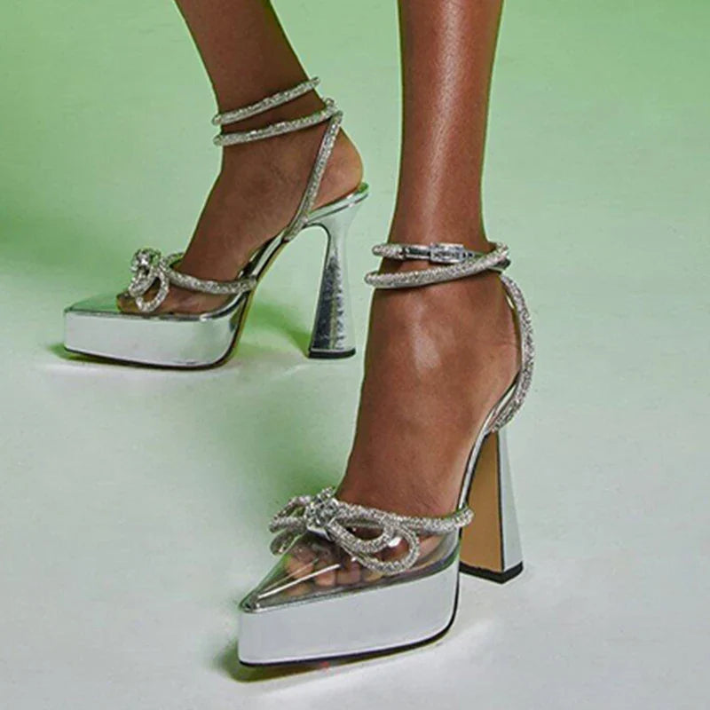 נעלי עקב דמוי עור שפיץ בעיטור פפיון נוצץ - ולנטינה