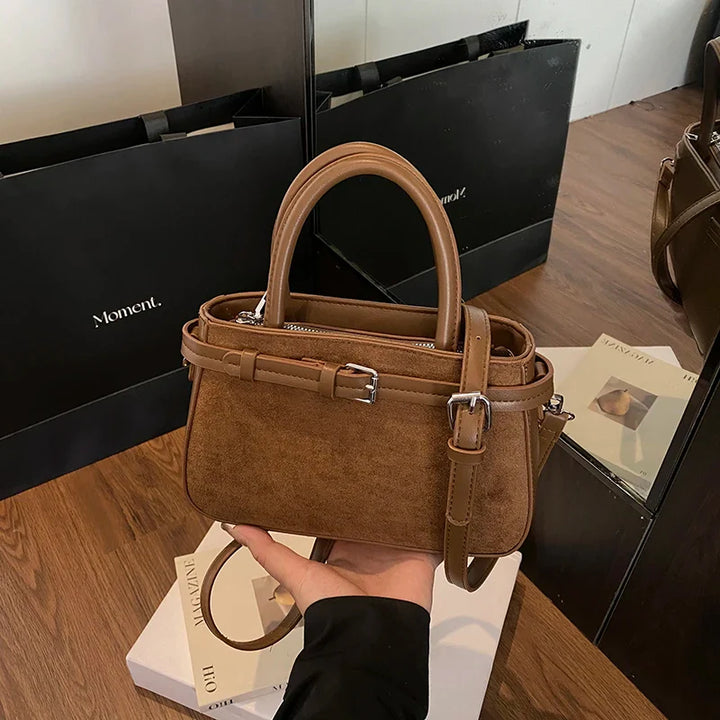 Suede bag with retro design + accessories