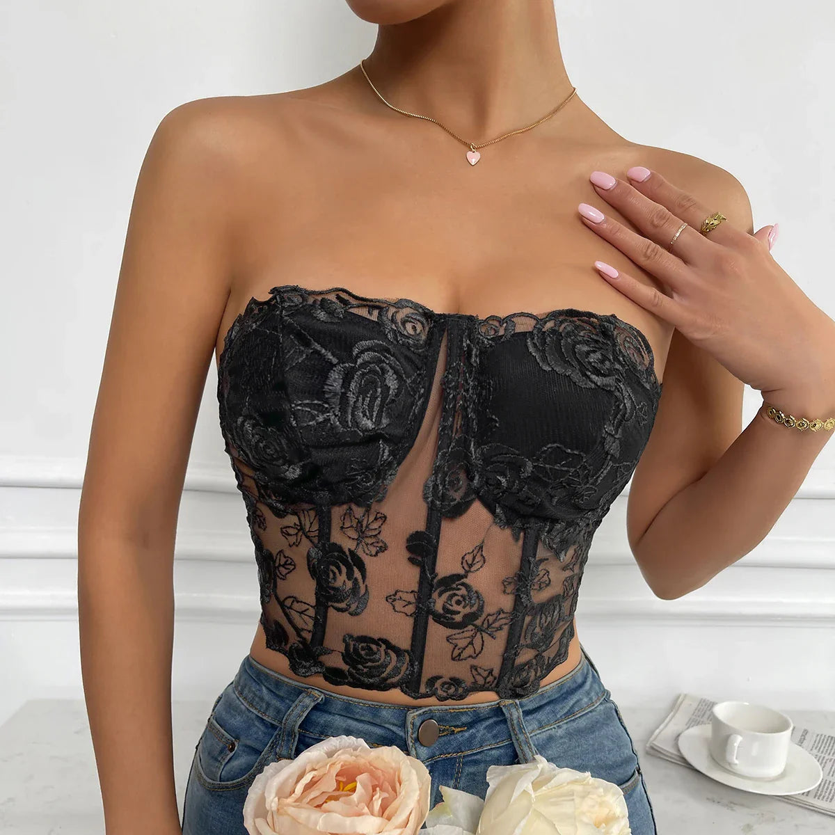 טופ סטרפלס רשת בעיטור רקמת פרחים - נויה לי