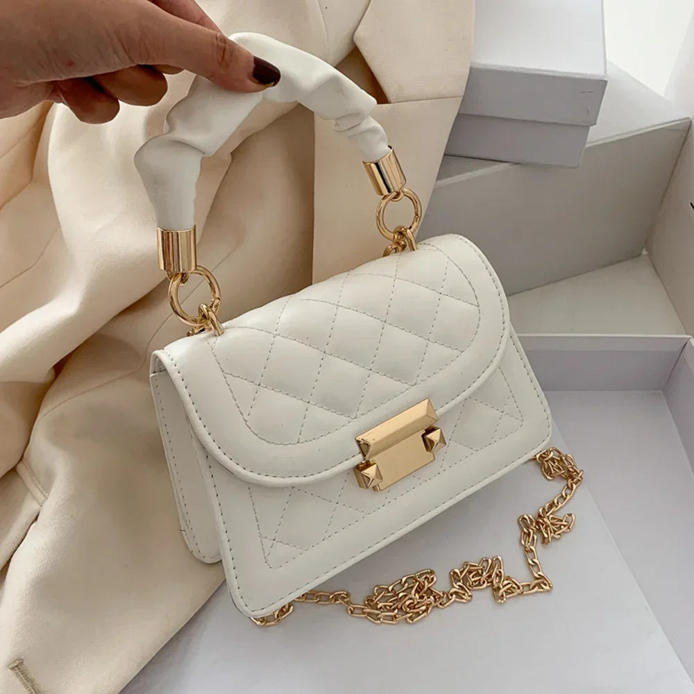 Faux leather handbag combined with chain strap