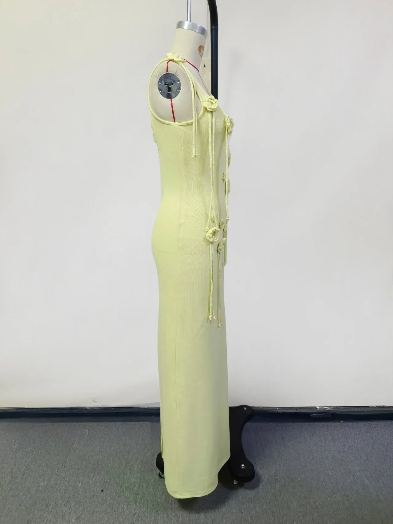 שמלת מקסי חוף סרוגה בעיטור אפליקציות פרחים - Holly