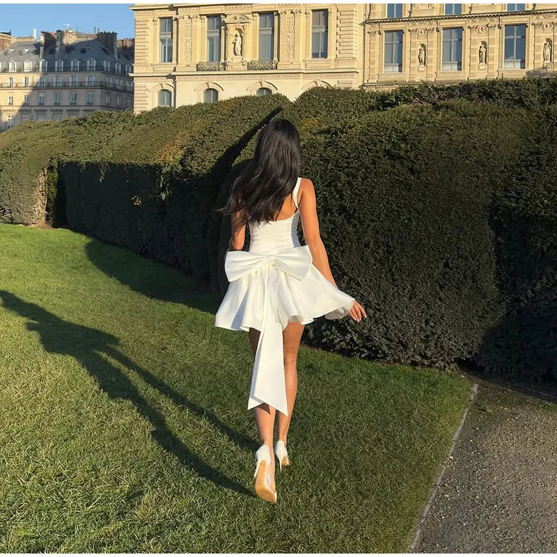 שמלת מיני סאטן גב פתוח בעיטור פפיון  - Reese